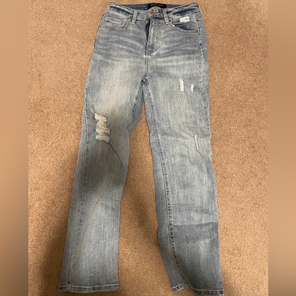 Indigo rein light washed distressed jeans- like new!